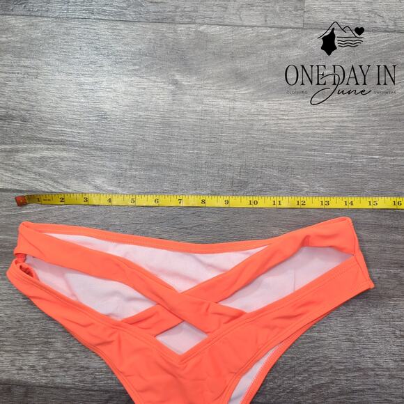 Aleumdr Cross Front Cheeky Bikini Bottom Size L - Picture 2 of 4